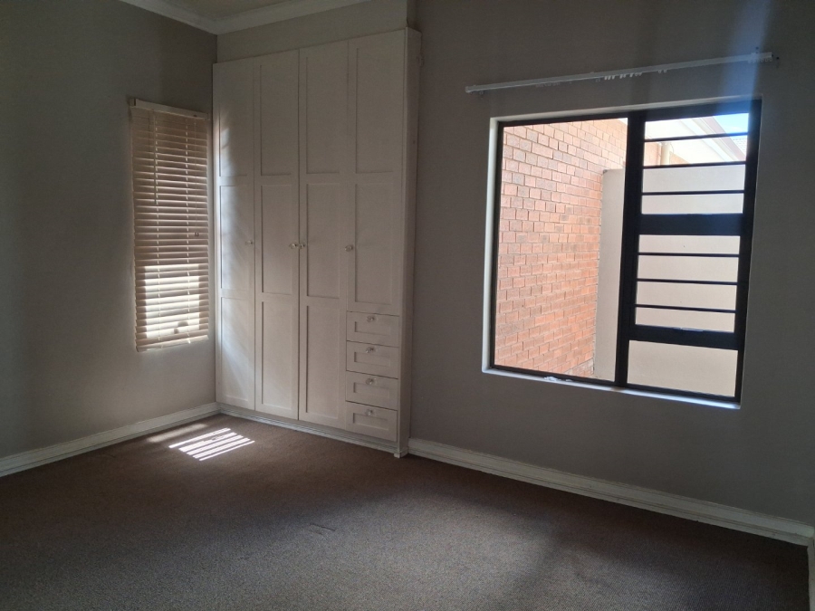 To Let 3 Bedroom Property for Rent in Hillside Free State